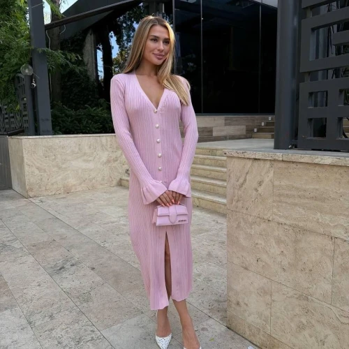 Rochie tricotată cu decolteu