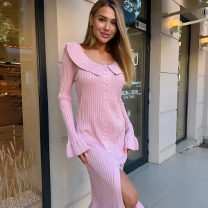 Rochie tricotată cu guleraș