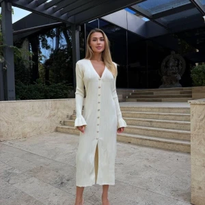 Rochie tricotată cu decolteu